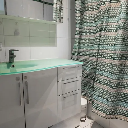 Apartment Hostnfly - Lovely Bright With A Balcony