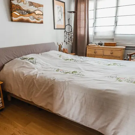 Apartment Hostnfly - Lovely Bright With A Balcony